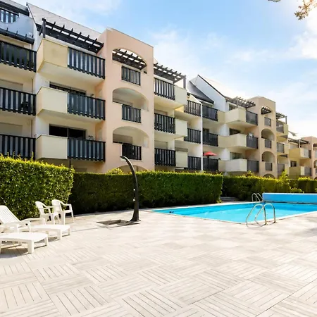 Pool 3 Balconies & Parking